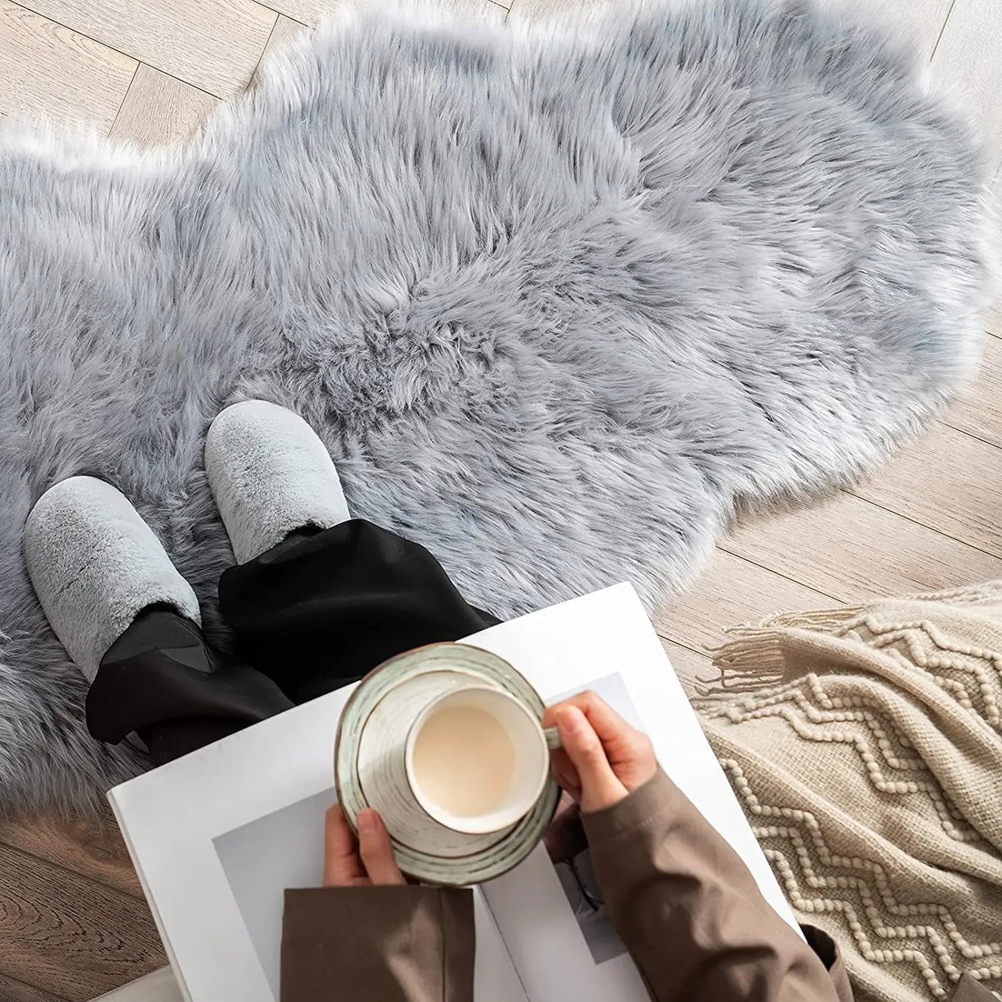 Soft Sheepskin Rug – Fluffy Faux Fur Carpet for Bedroom, Sofa & Living Room