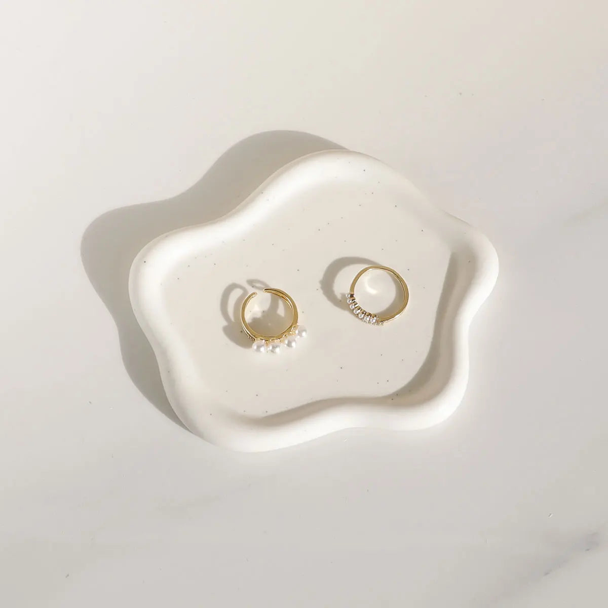 Modern Irregular Ceramic Jewelry Tray – Silver Oval Ring & Key Holder Dish for Vanity, Desk, or Gift
