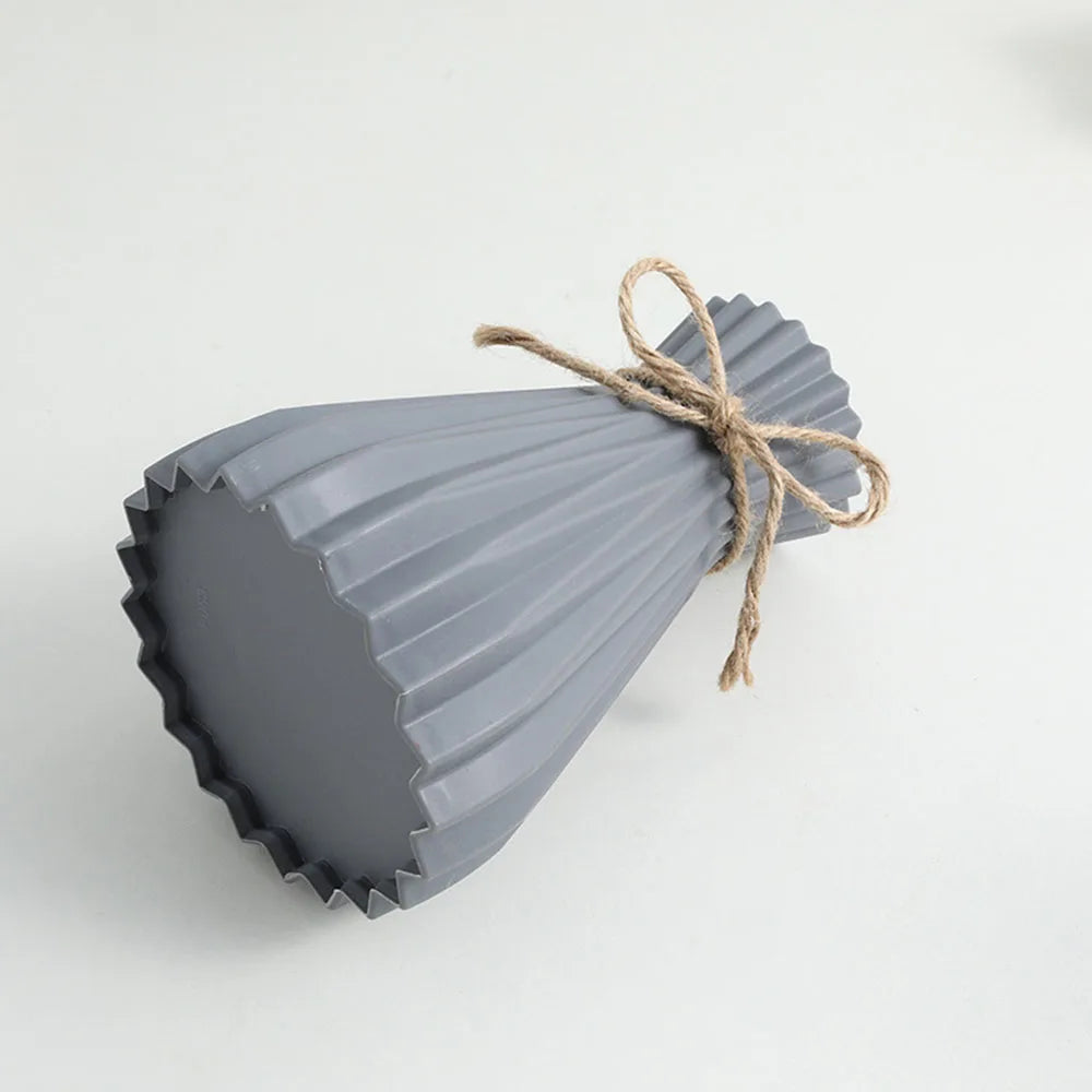 Origami Style Foldable Vase – Modern Pleated Plastic Flower Vase