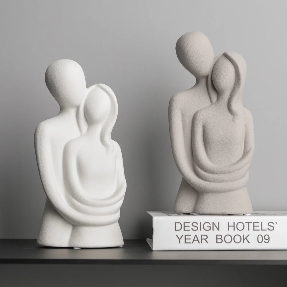Embracing Souls – Nordic Couple Sculpture for Romantic Shelf & Table Decor