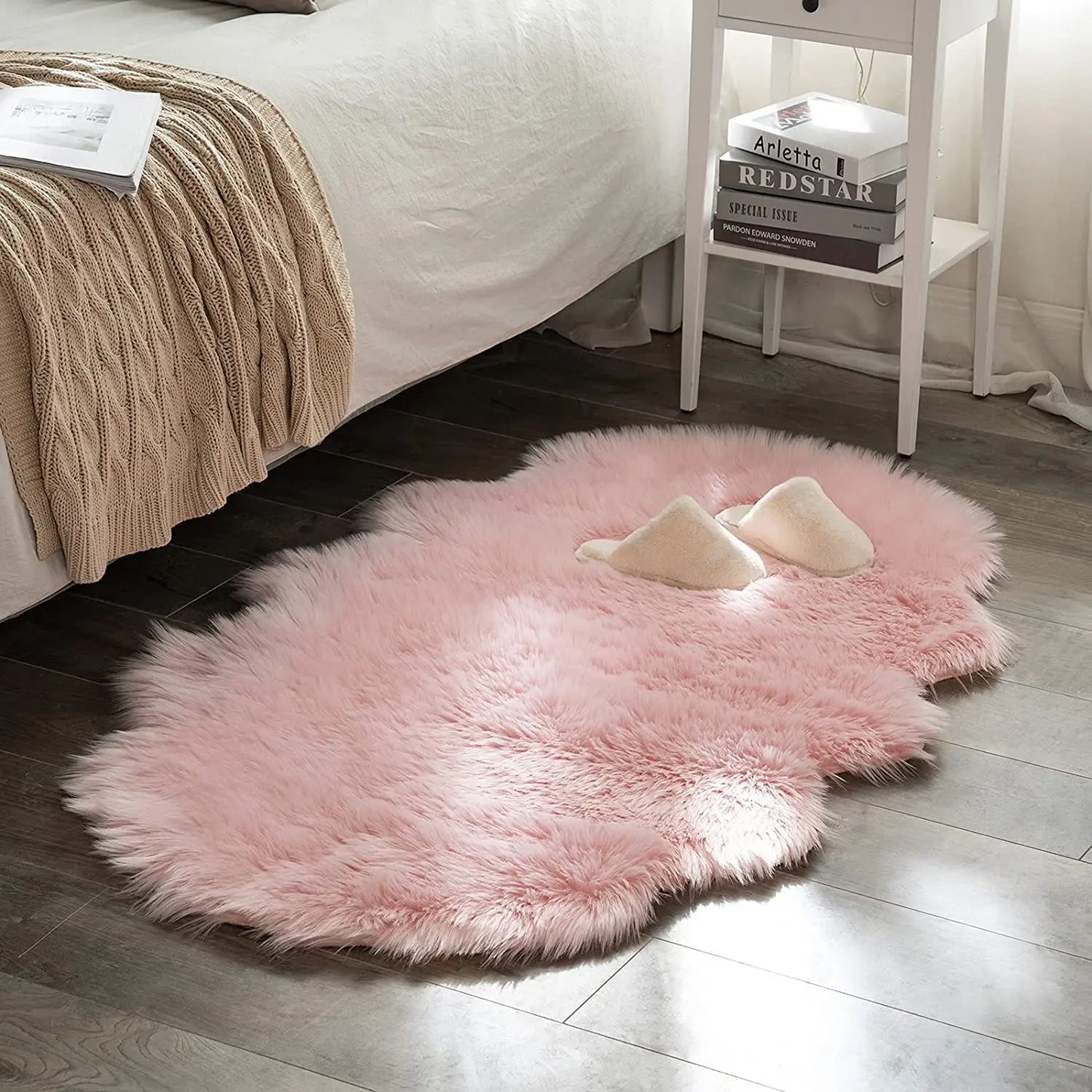 Soft Sheepskin Rug – Fluffy Faux Fur Carpet for Bedroom, Sofa & Living Room