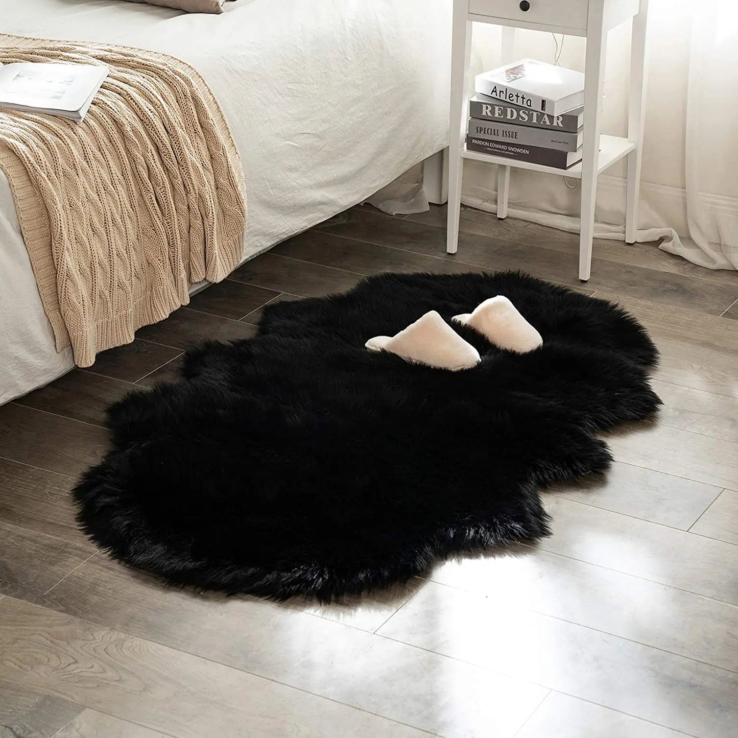 Soft Sheepskin Rug – Fluffy Faux Fur Carpet for Bedroom, Sofa & Living Room