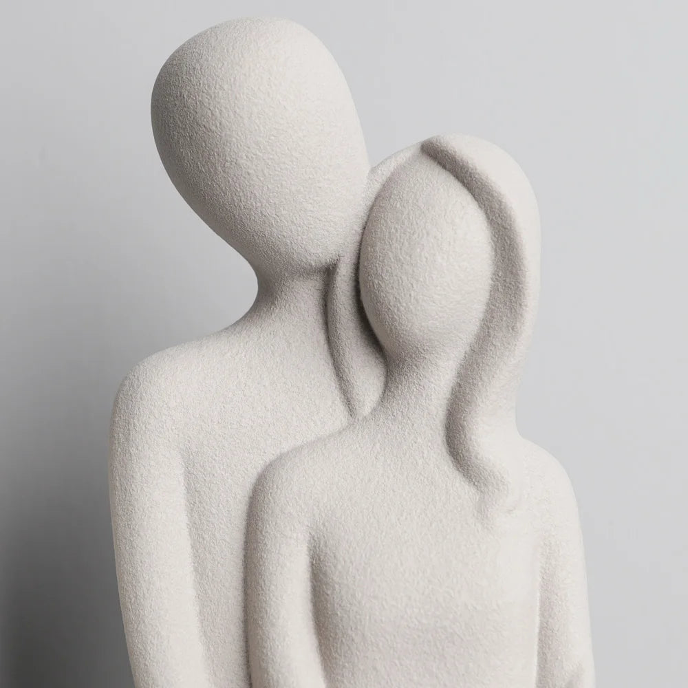 Embracing Souls – Nordic Couple Sculpture for Romantic Shelf & Table Decor