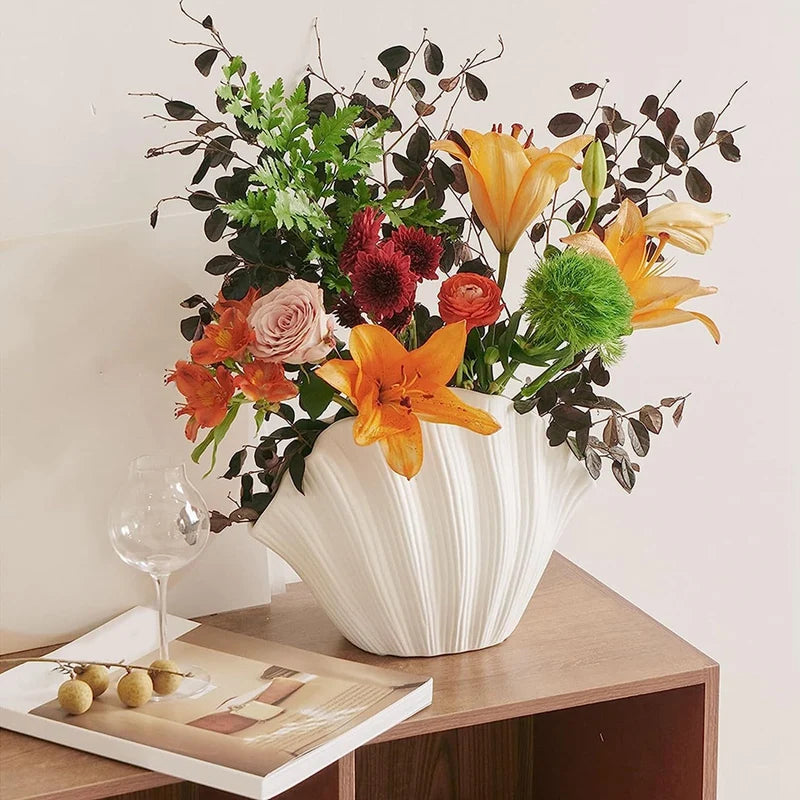 Nordic Shell Ceramic Vase – Coastal Minimalist Tabletop Décor