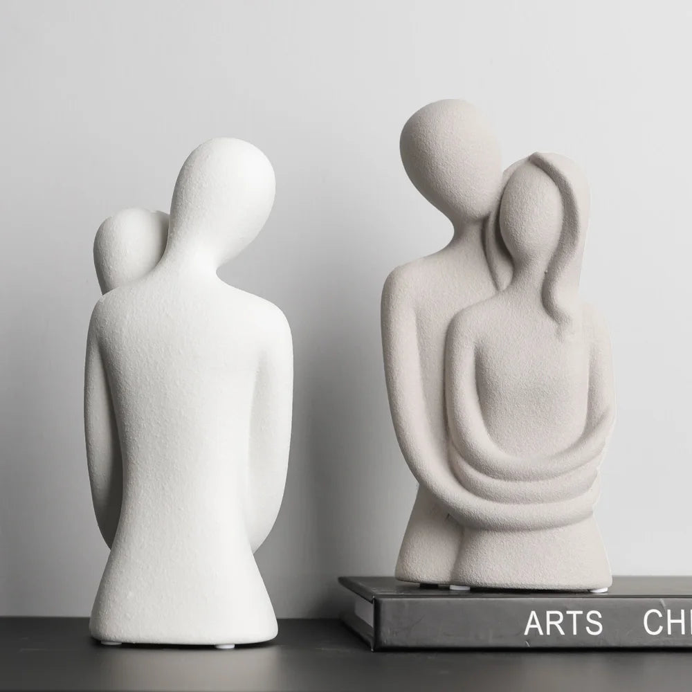 Embracing Souls – Nordic Couple Sculpture for Romantic Shelf & Table Decor