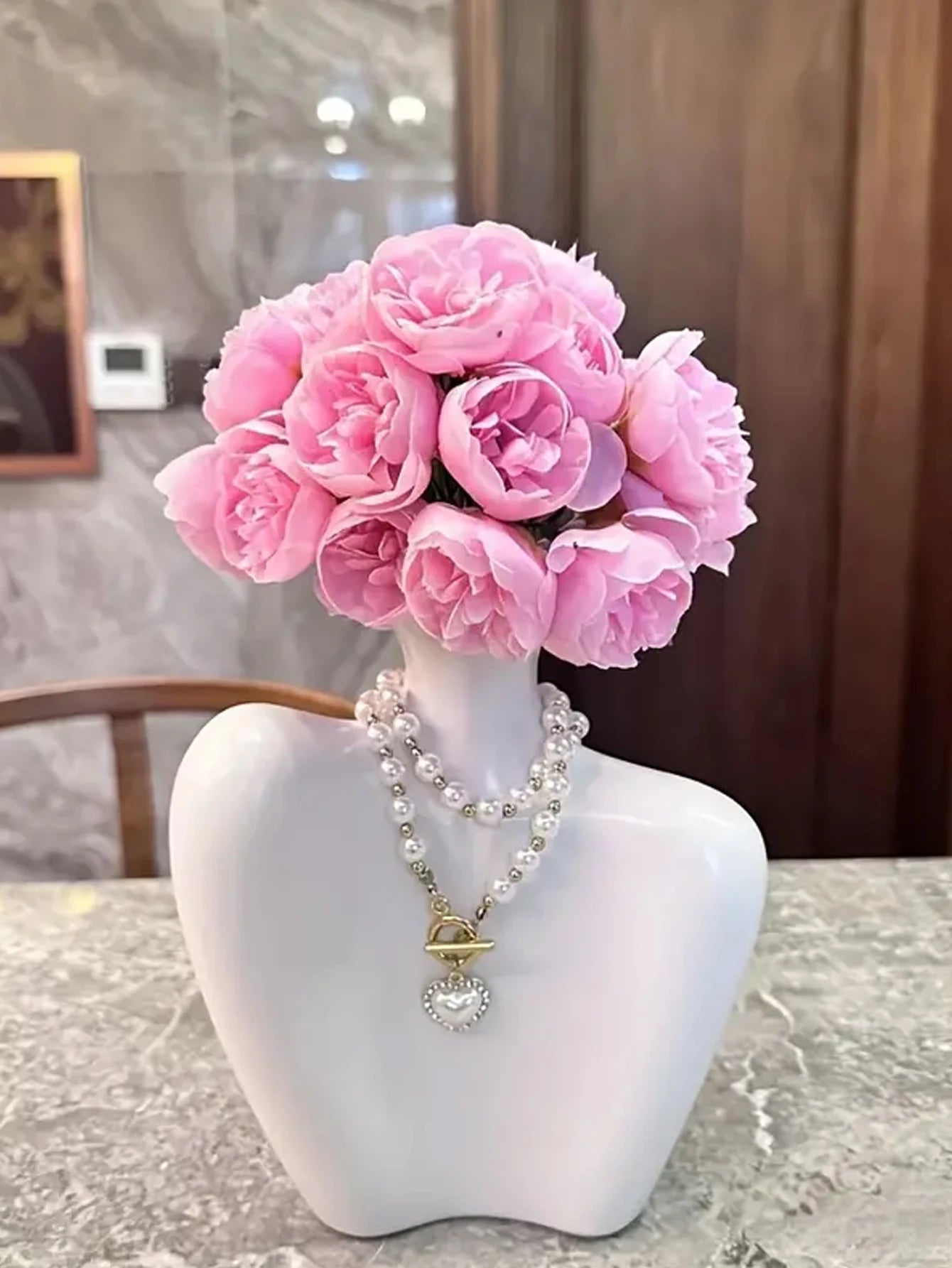 Sculpted Bust Vase π€π€ β A Modern Touch of Elegance for Any Space