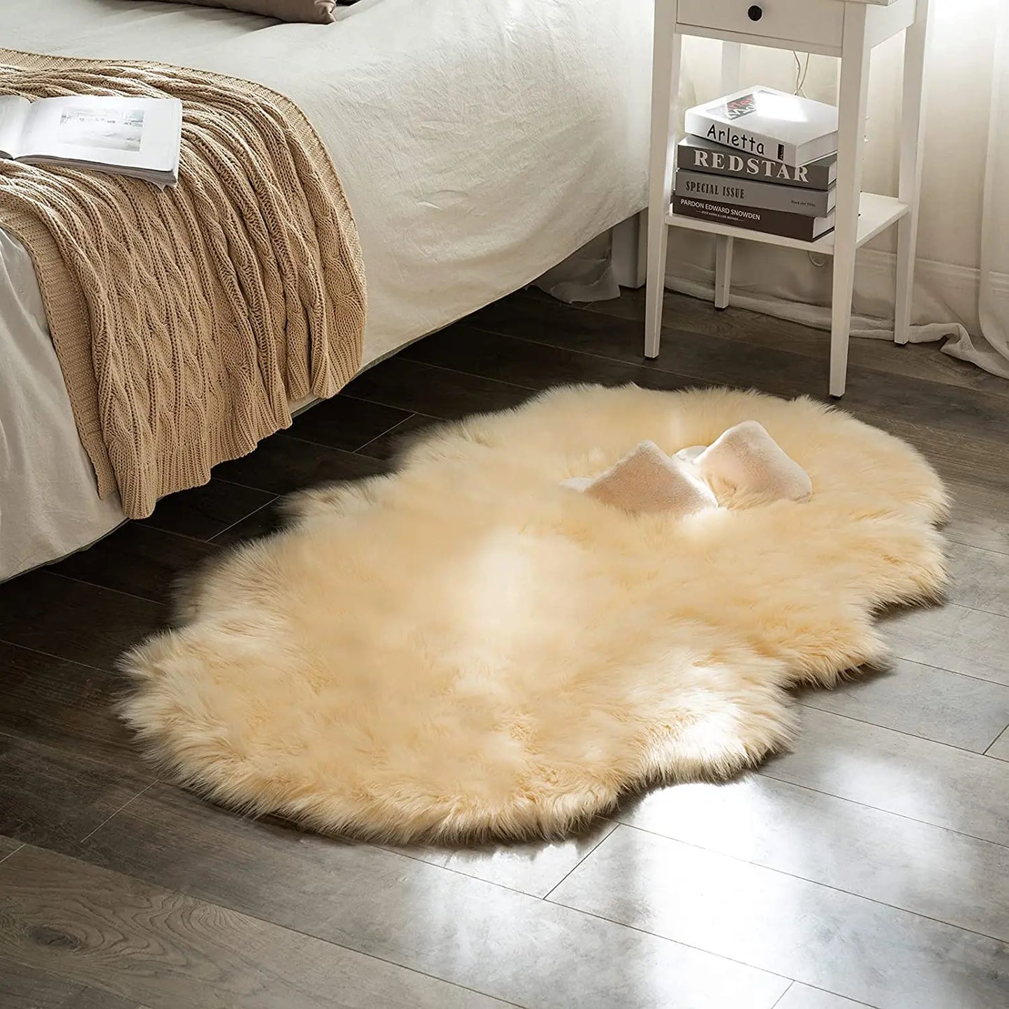 Soft Sheepskin Rug – Fluffy Faux Fur Carpet for Bedroom, Sofa & Living Room