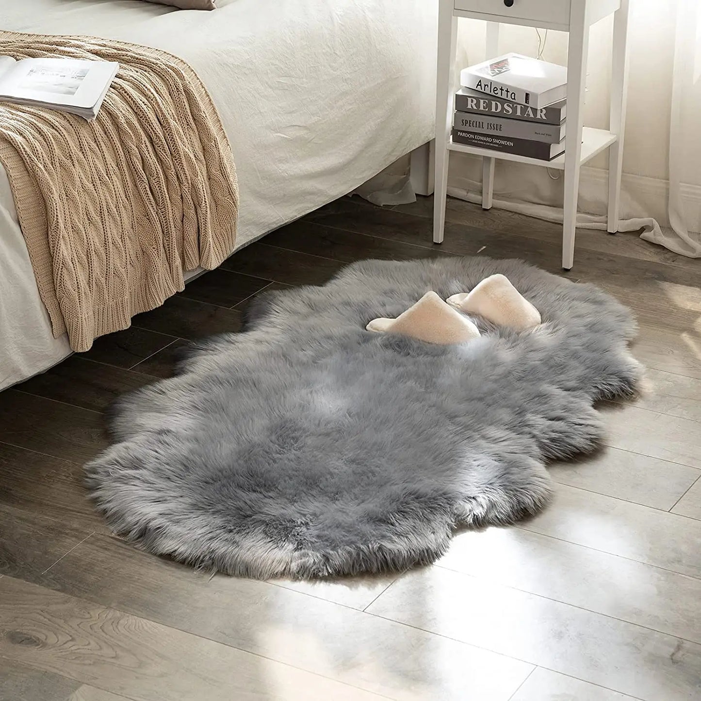 Soft Sheepskin Rug – Fluffy Faux Fur Carpet for Bedroom, Sofa & Living Room