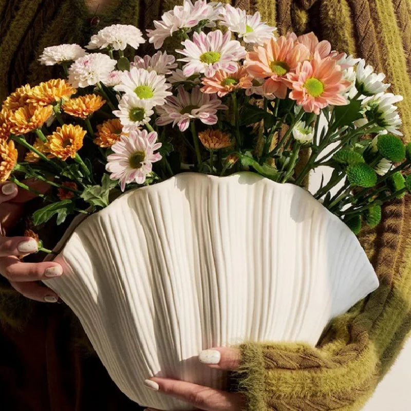 Nordic Shell Ceramic Vase – Coastal Minimalist Tabletop Décor