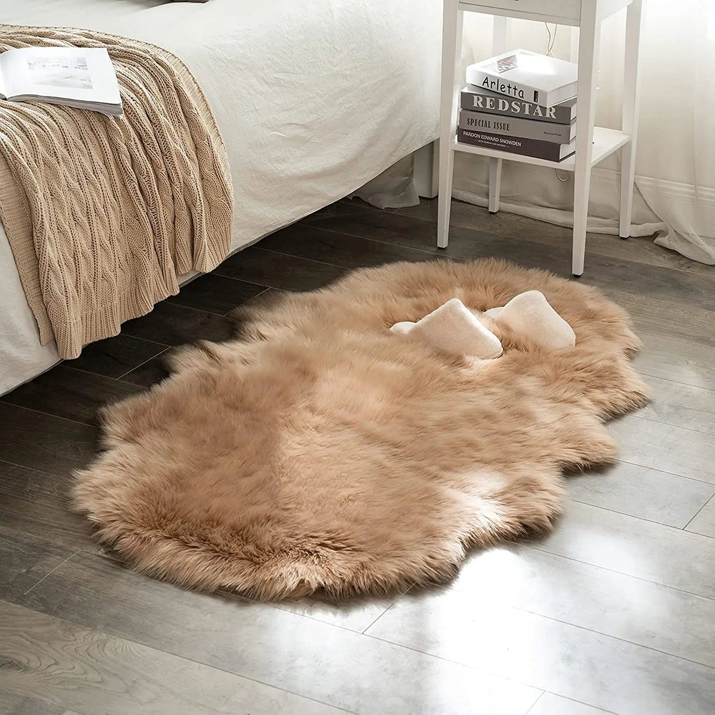Soft Sheepskin Rug – Fluffy Faux Fur Carpet for Bedroom, Sofa & Living Room