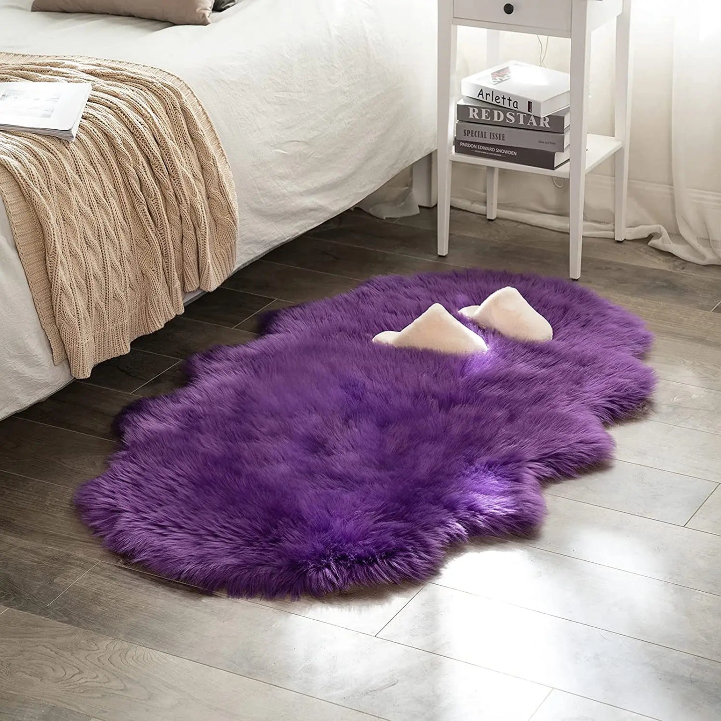 Soft Sheepskin Rug – Fluffy Faux Fur Carpet for Bedroom, Sofa & Living Room