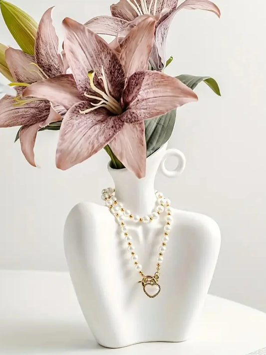 Sculpted Bust Vase 🖤🤍 – A Modern Touch of Elegance for Any Space