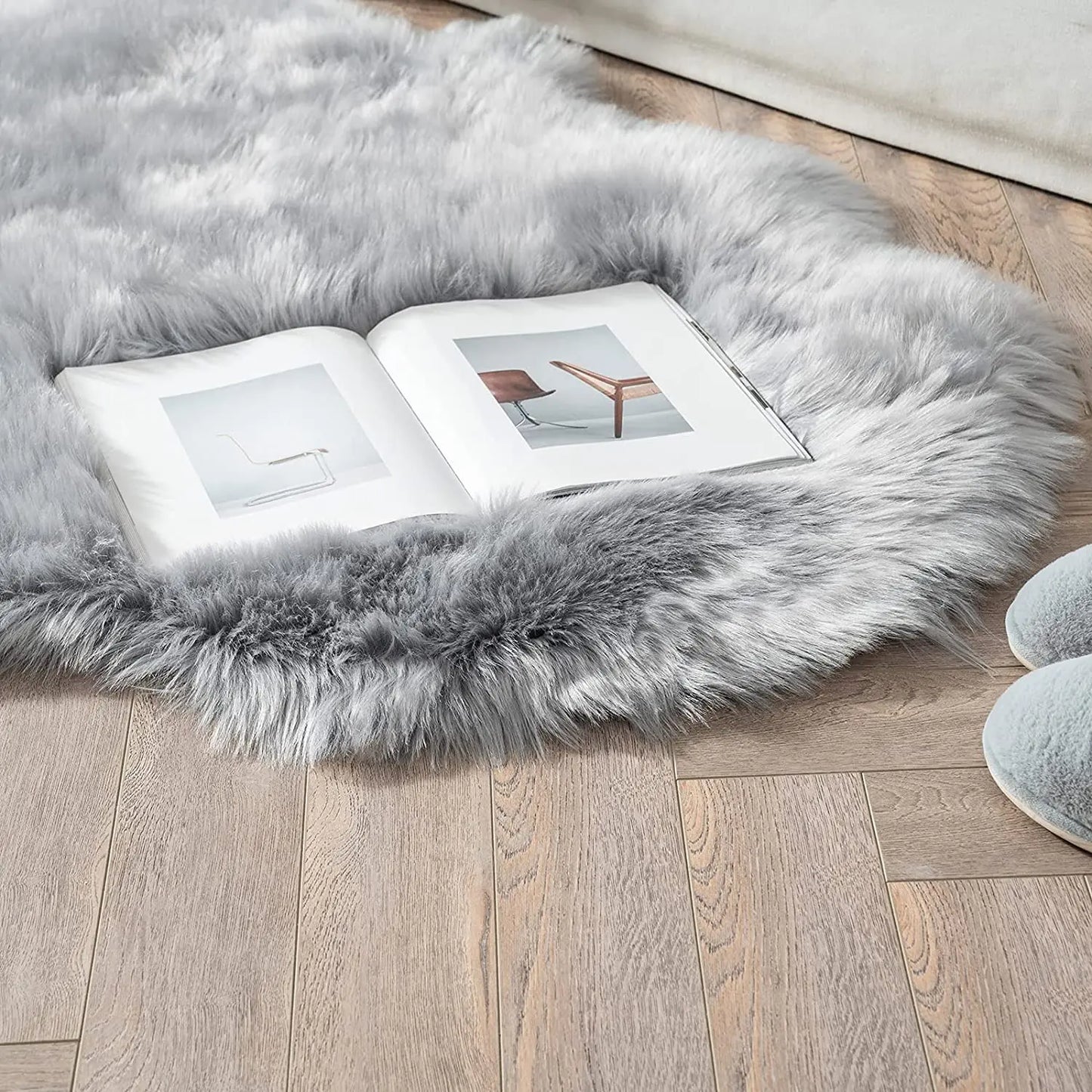 Soft Sheepskin Rug – Fluffy Faux Fur Carpet for Bedroom, Sofa & Living Room