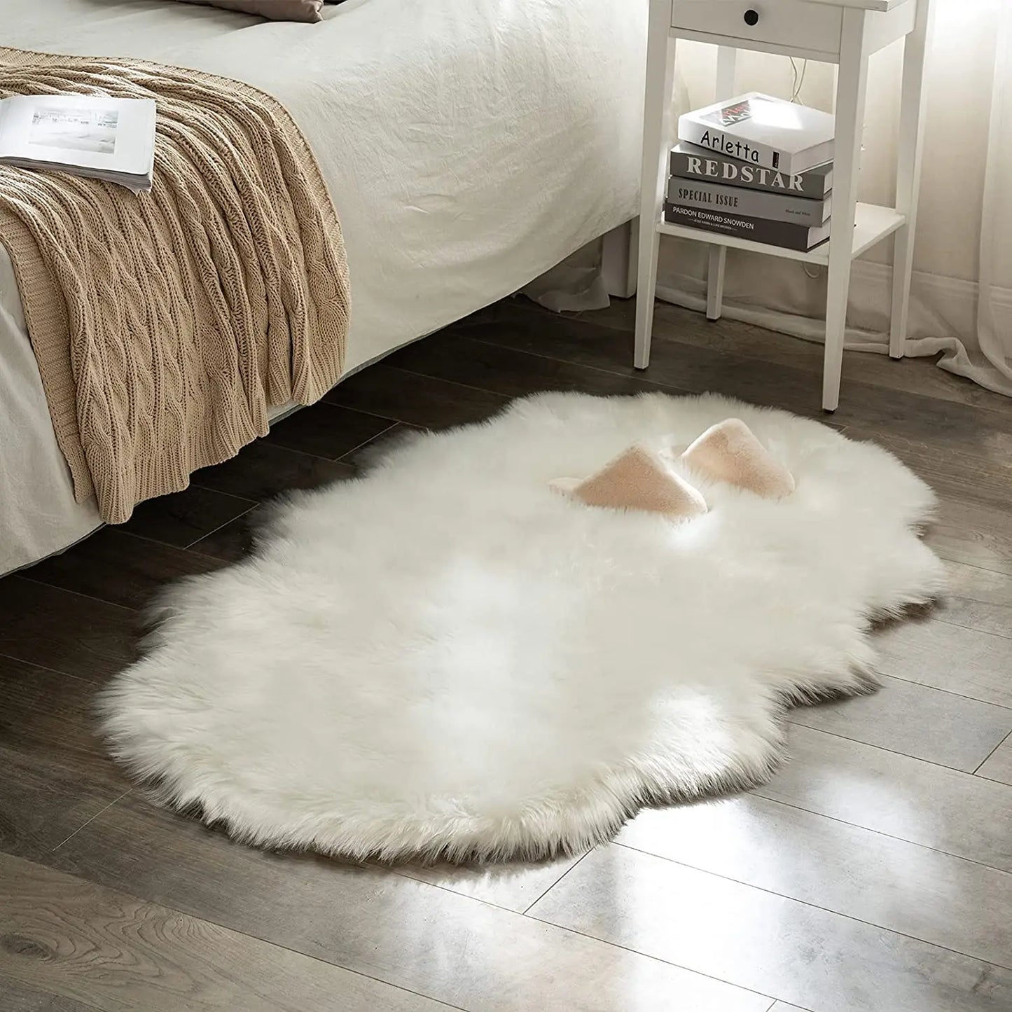 Soft Sheepskin Rug – Fluffy Faux Fur Carpet for Bedroom, Sofa & Living Room