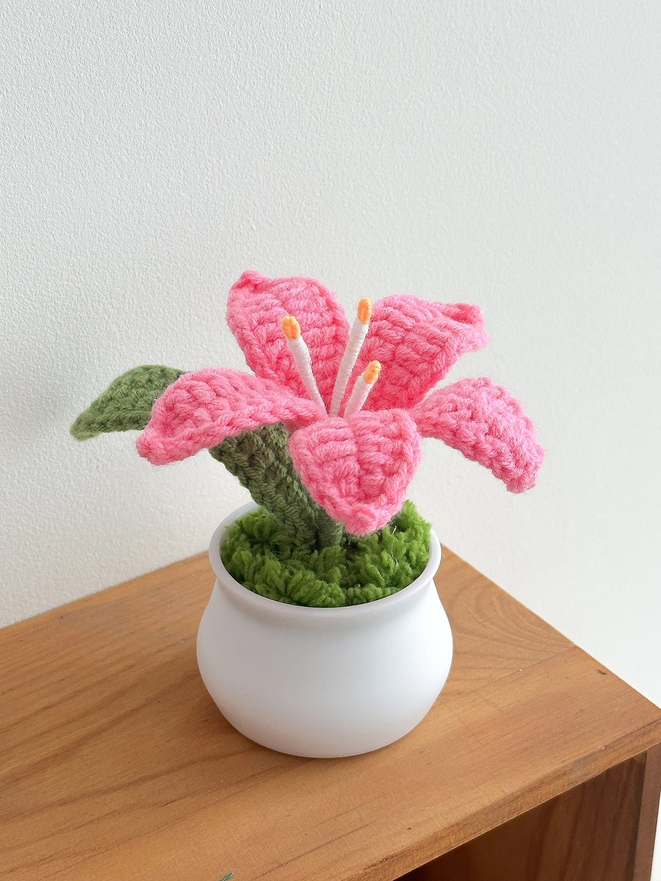 Hand-Knitted Lily Crochet Flower in Pot – Cozy Floral Decor Gift