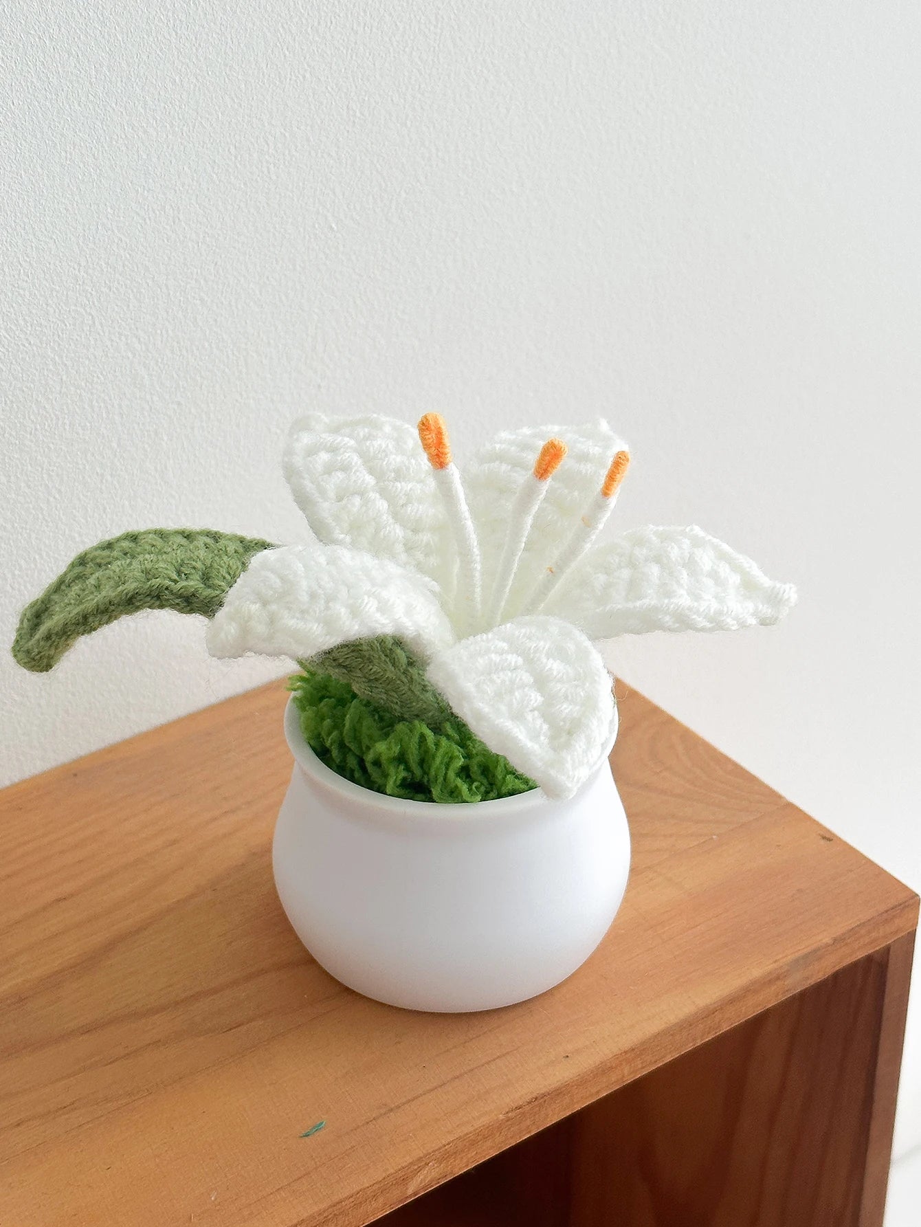 Hand-Knitted Lily Crochet Flower in Pot – Cozy Floral Decor Gift