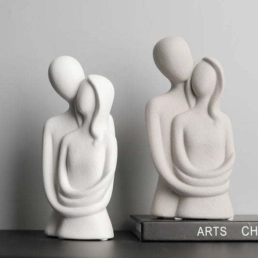Embracing Souls – Nordic Couple Sculpture for Romantic Shelf & Table Decor